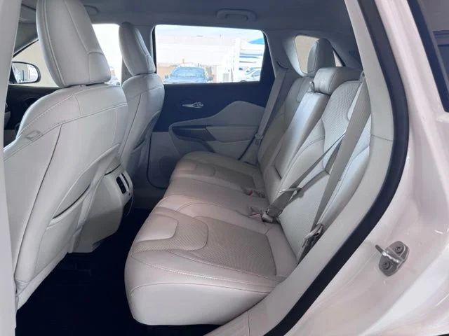 Certified Used 2021 Bright White Clearcoat Jeep Latitude Lux image 11