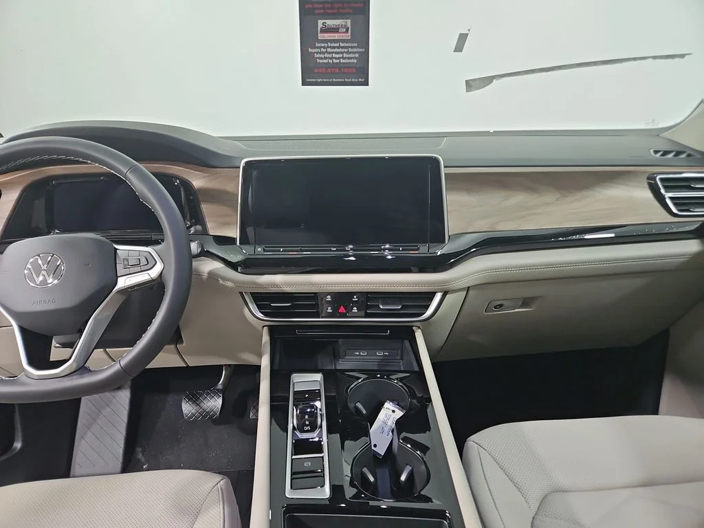 New 2026 White/off-white Volkswagen 2.0T SE w/Technology image 17