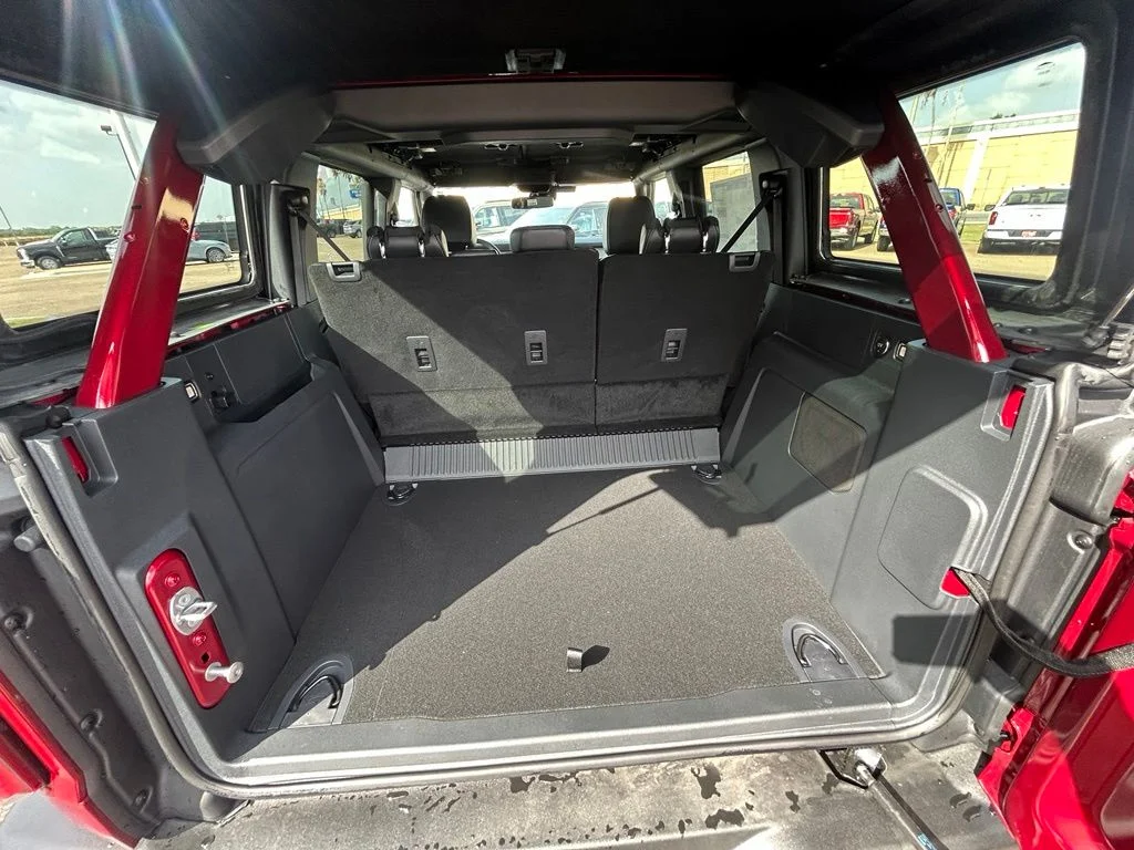 New 2026 Ruby Red Metallic Tinted Clearcoat Ford Outer Banks® image 25