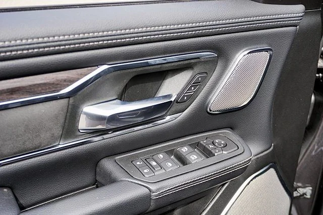 New 2026 Granite Crystal Metallic Clear-Coat Exterior Paint RAM Laramie image 31