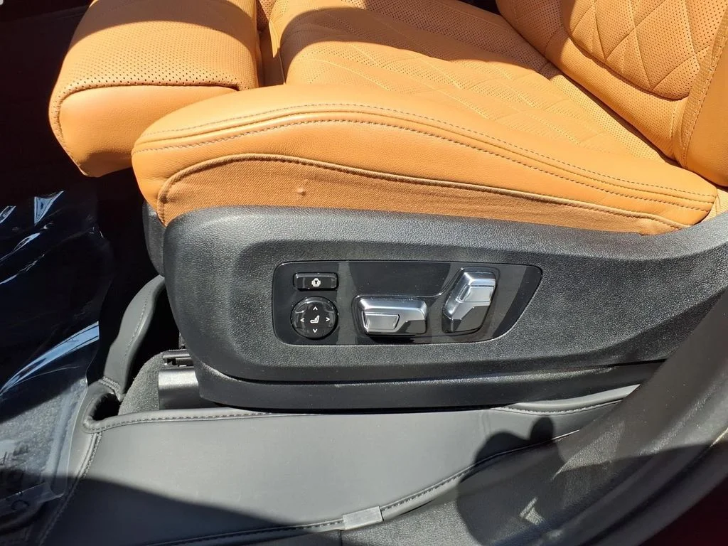 Used 2024 Red BMW xDrive40i image 23