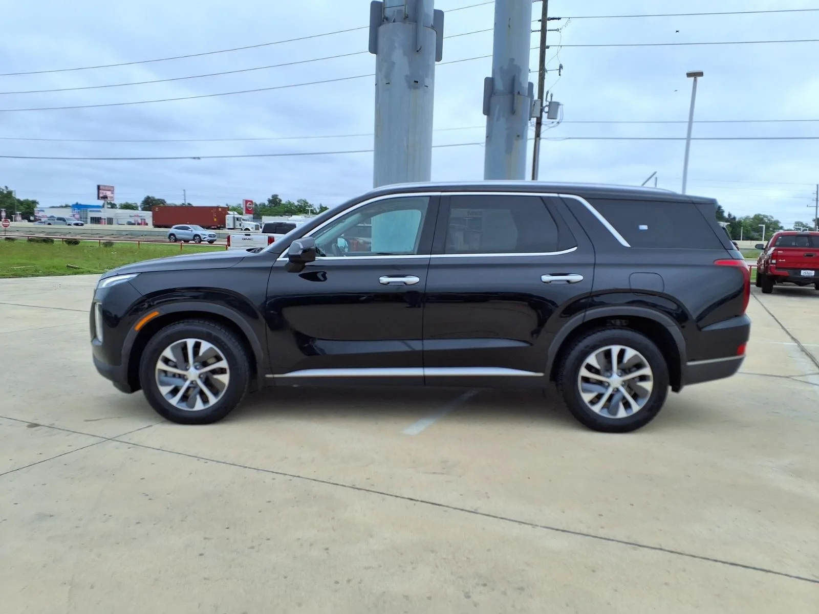 Used 2022 Black Hyundai SEL image 8