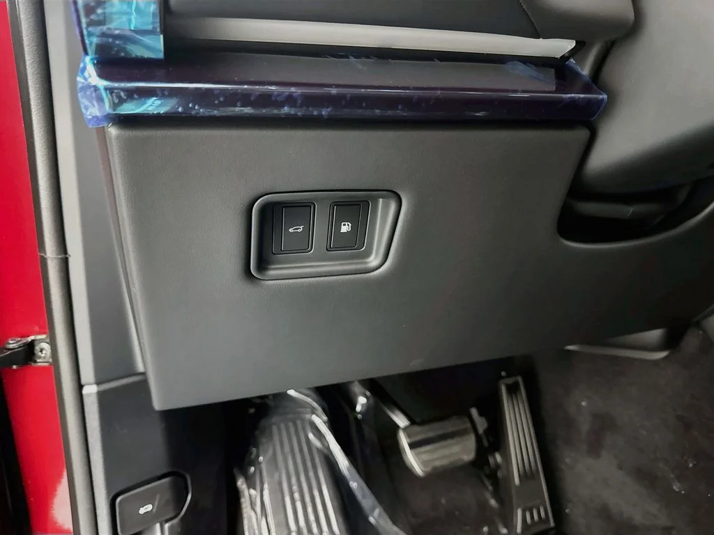 New 2026 Firenze Red Land Rover Dynamic SE image 10