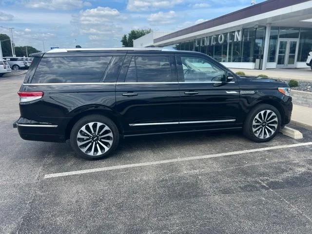 Used 2024 Black Metallic Lincoln Reserve image 2