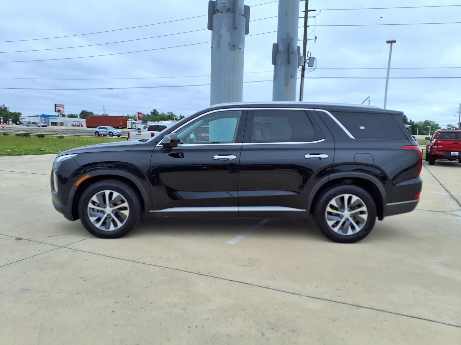 Used 2022 Abyss Black Hyundai SEL image 8