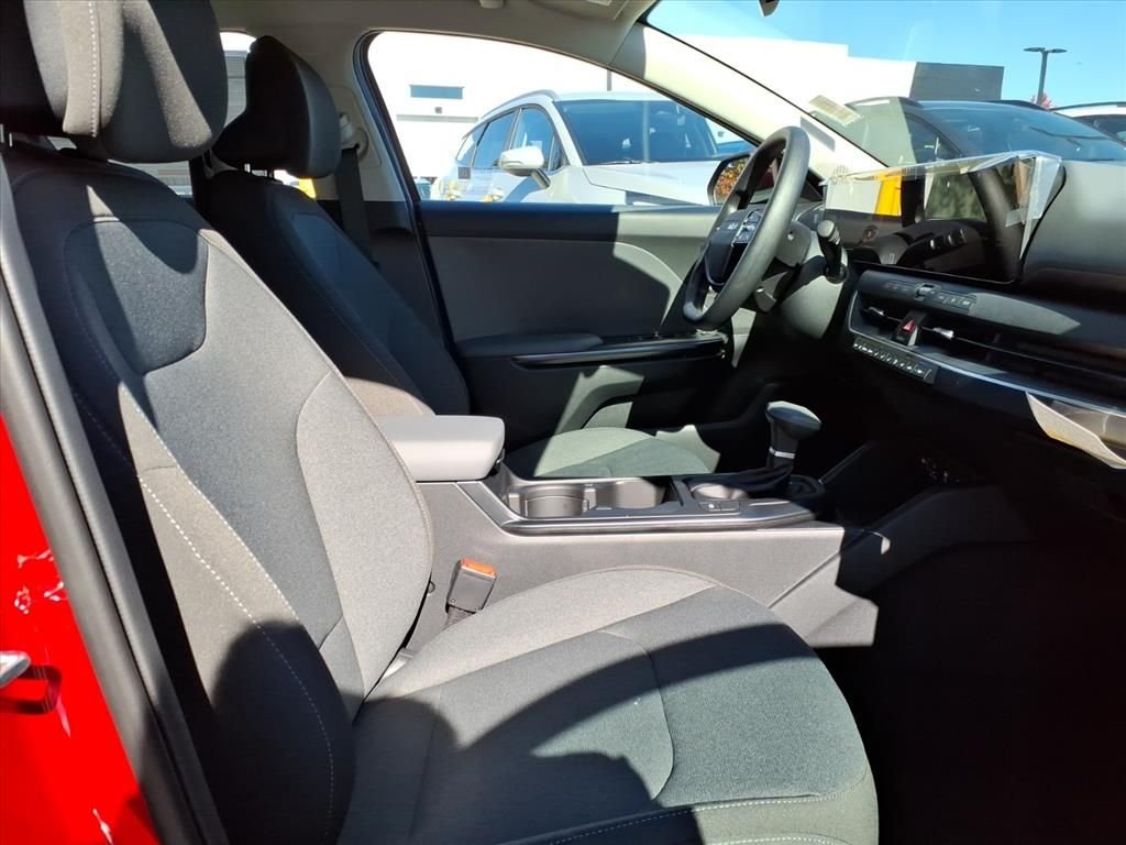 2025 Kia K4 LXS - Photo 7