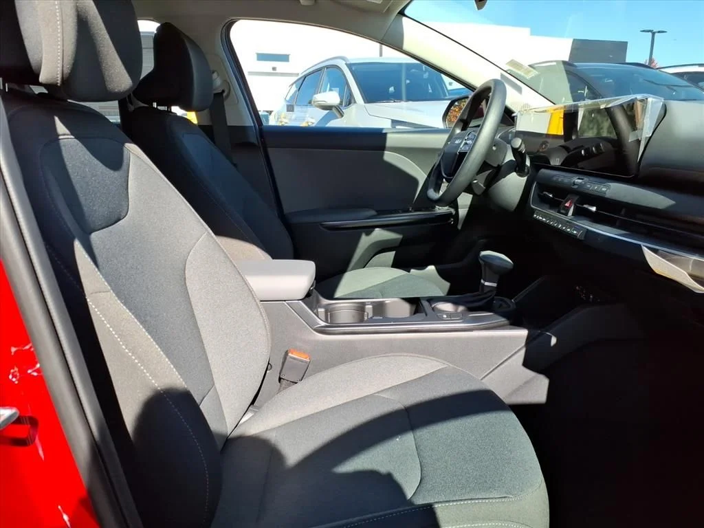 2025 Kia K4 LXS - Photo 7