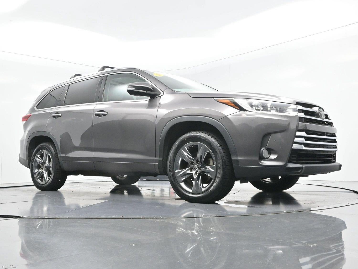 Used 2017 Predawn Gray Mica Toyota Limited image 44