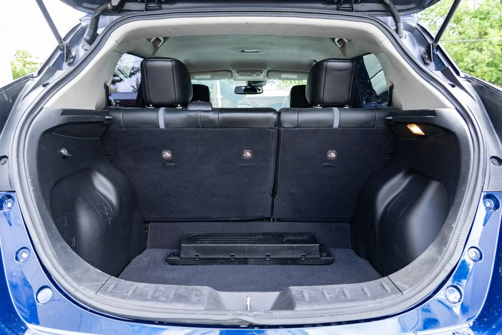 Used 2018 Blue Nissan SL image 8