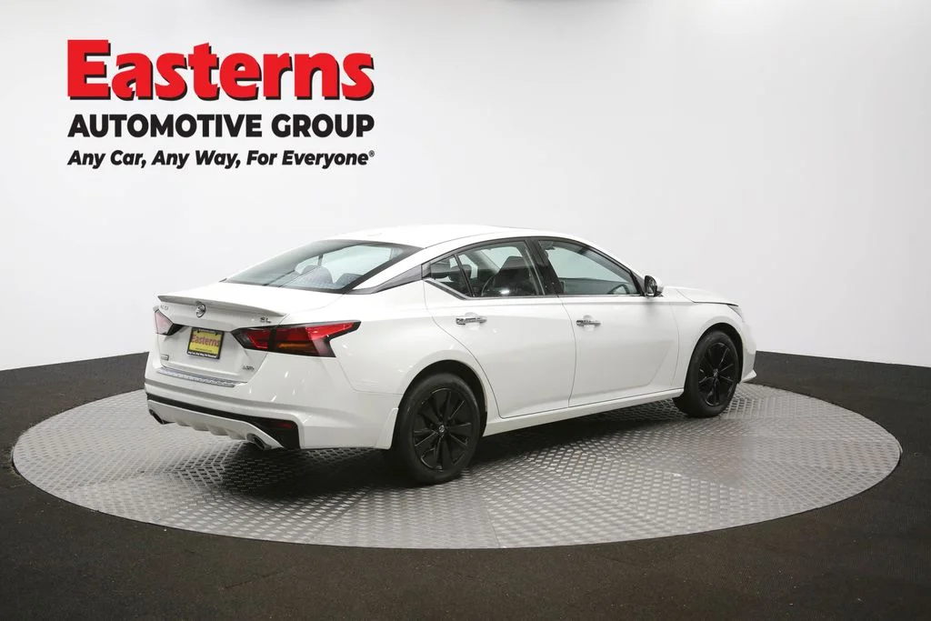 Used 2022 White Nissan 2.5 SL image 41