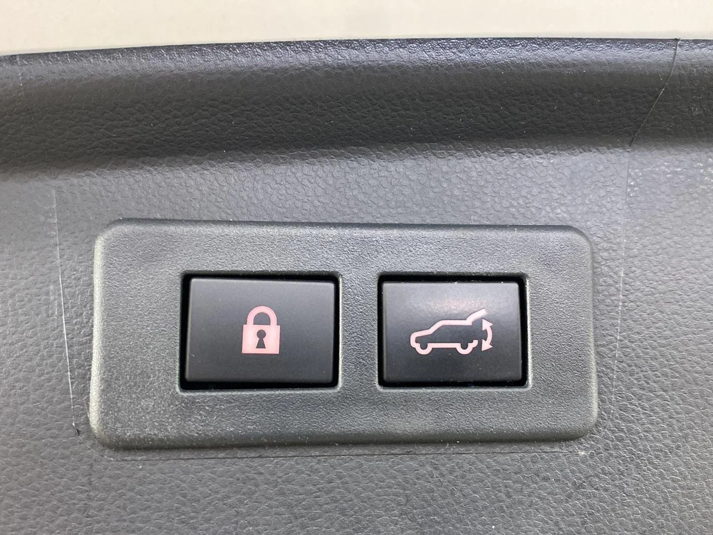 Used 2023 Crystal White Pearl Subaru Onyx Edition image 30