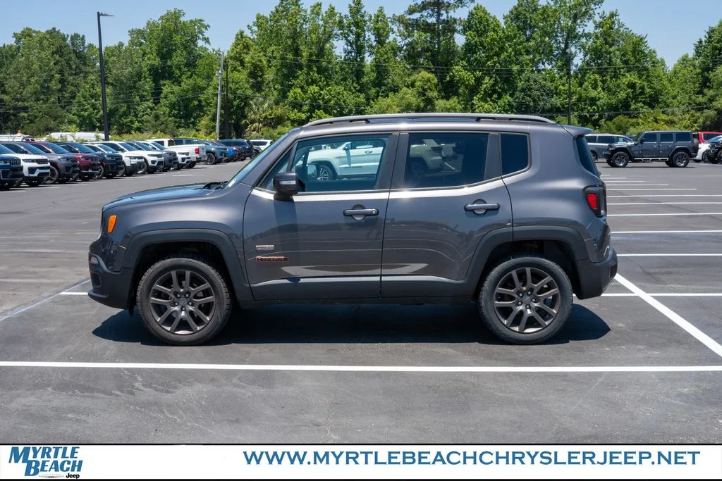 Used 2016 Granite Crystal Metallic Clearcoat Jeep Latitude image 3