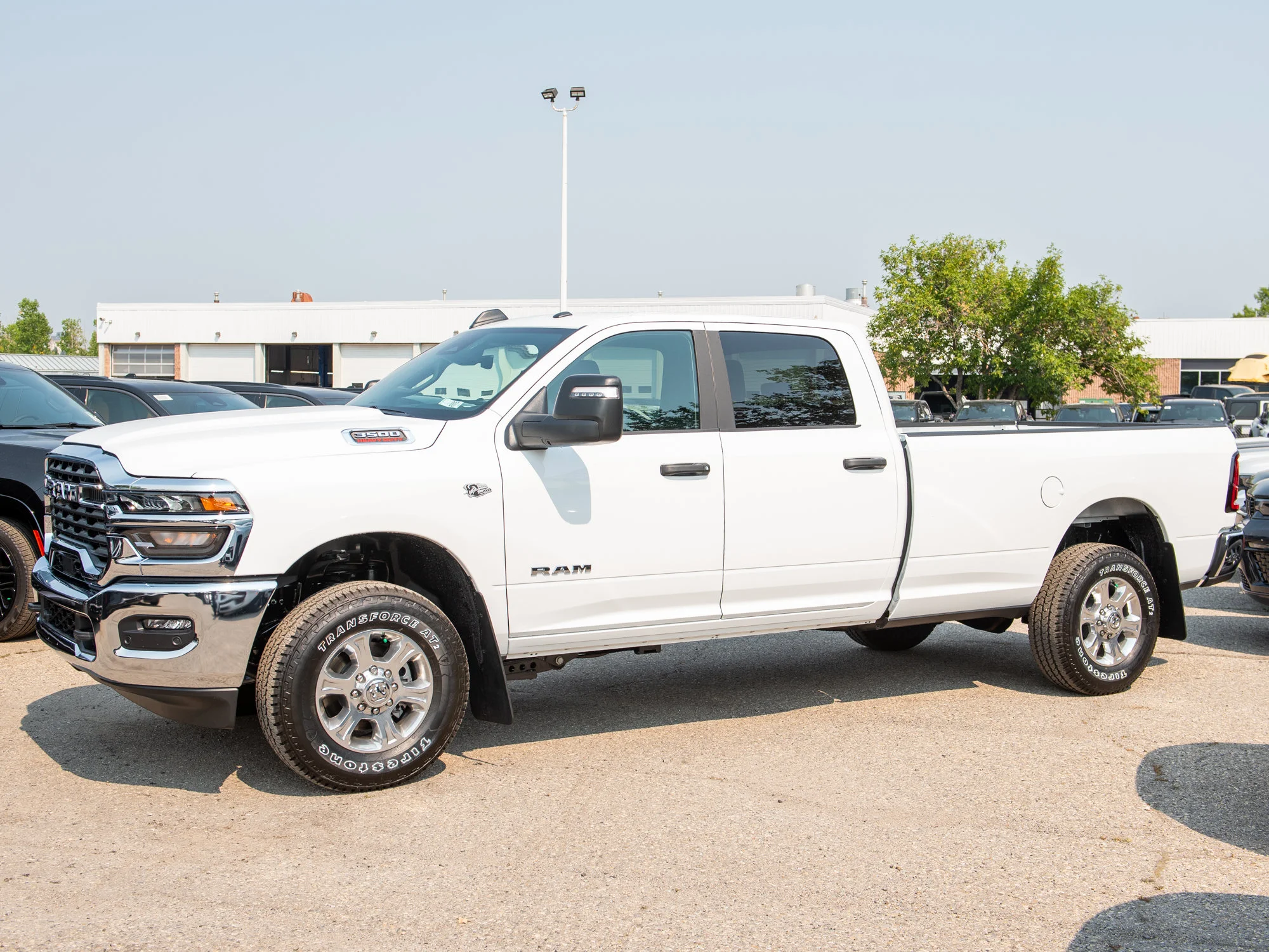 New 2027 White RAM Big Horn* Crew Cab 4x4, 8