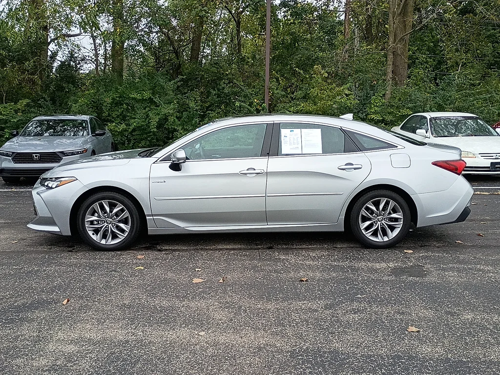 2021 Toyota Avalon XLE, photo 6 of 12