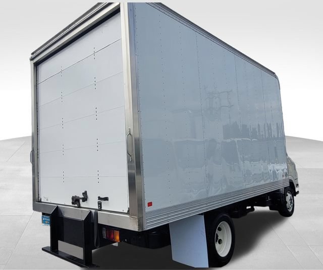 New 2025 Arc White Chevrolet  image 7
