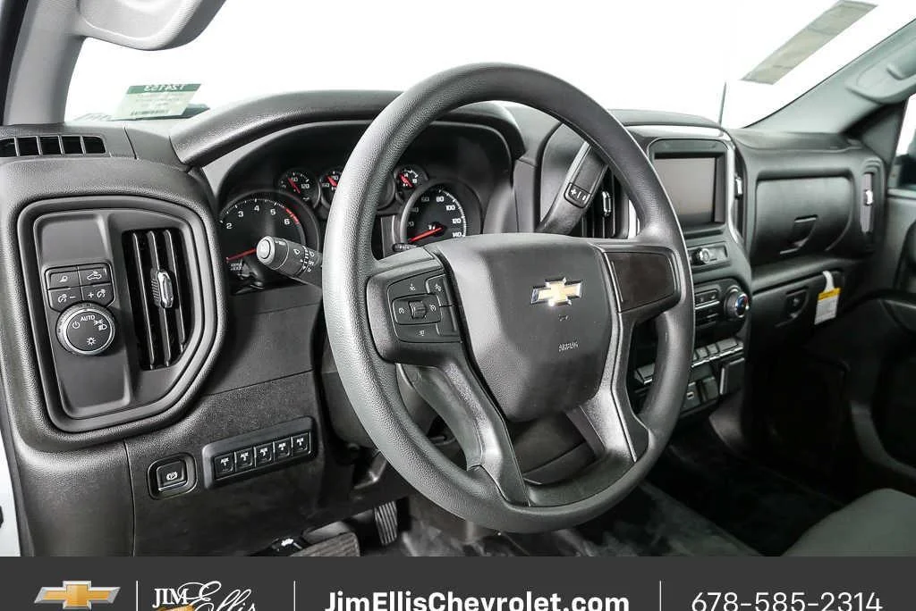 New 2025 Summit White Chevrolet WT image 4