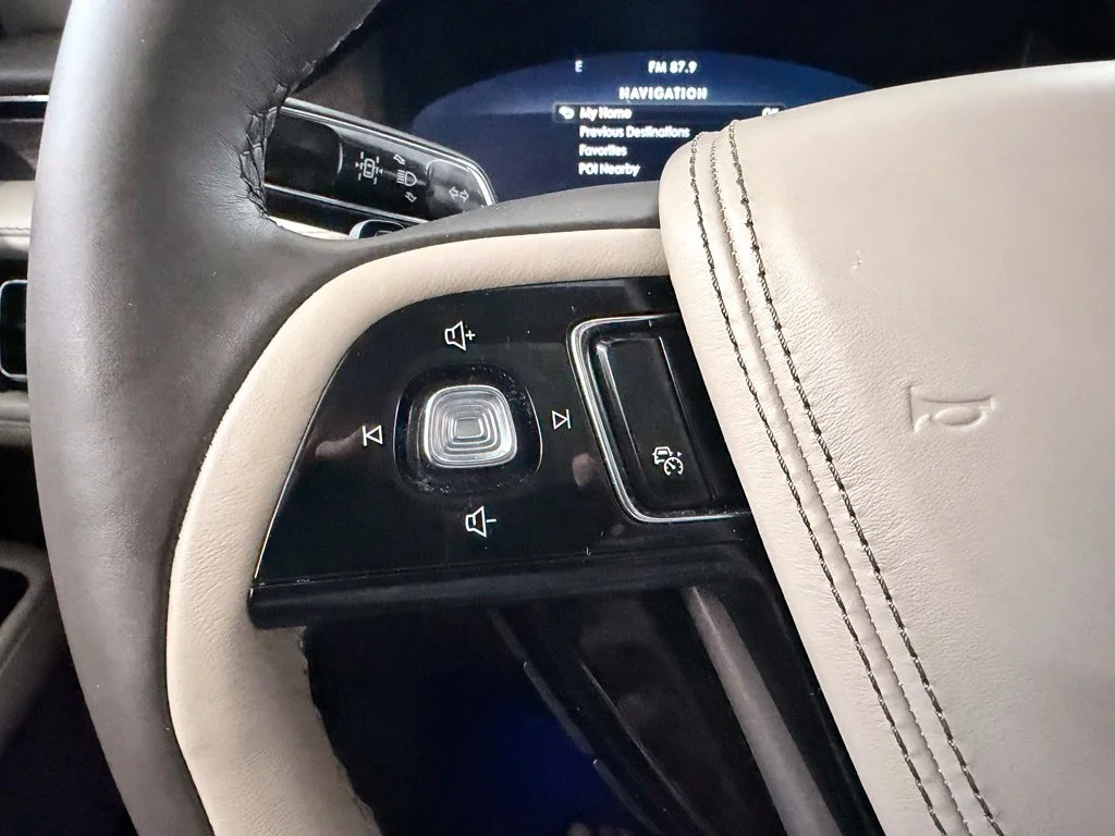 Used 2020 White Lincoln Reserve image 25