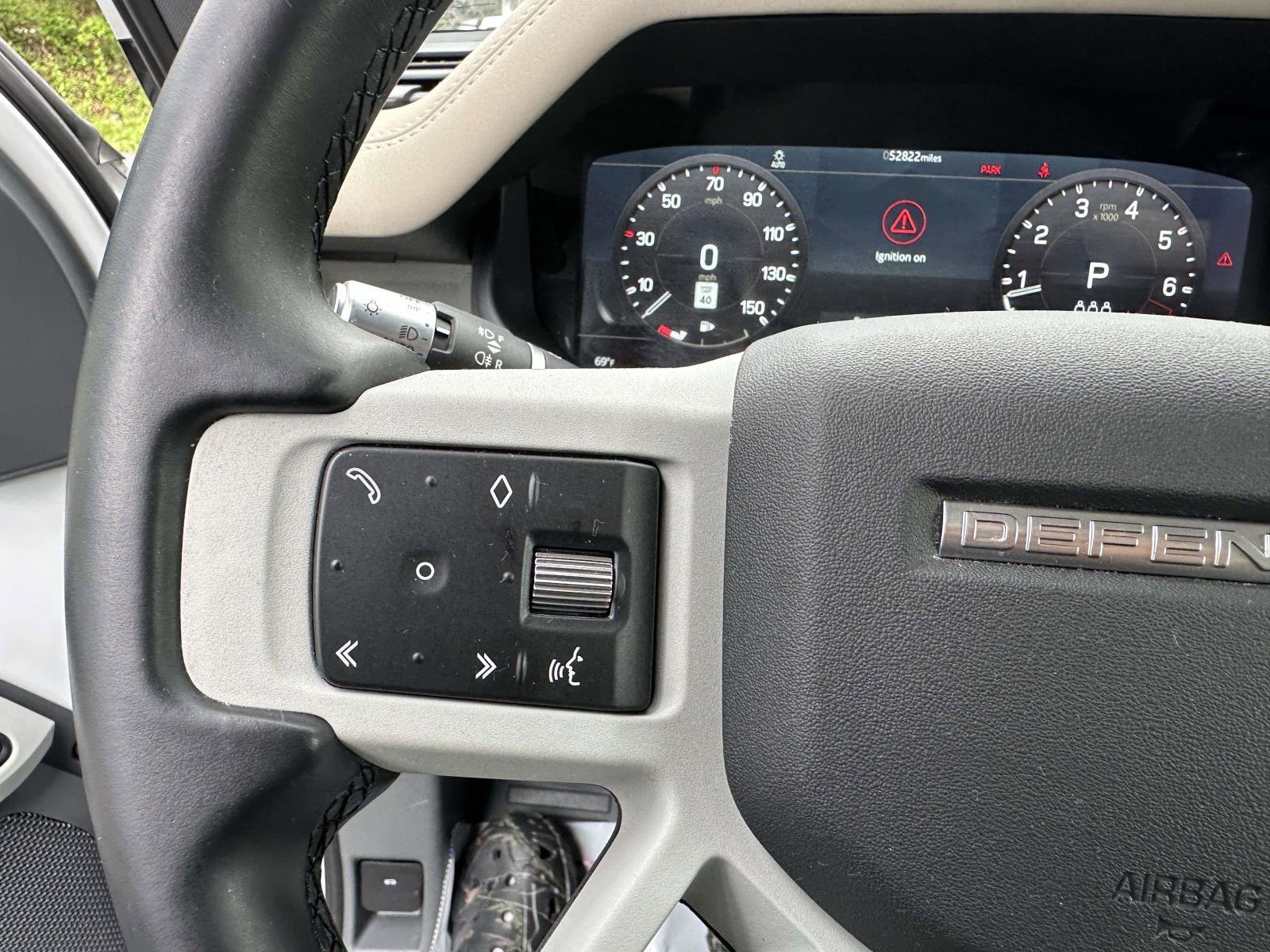 Used 2022  Land Rover SE image 33