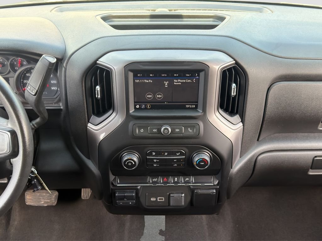Used 2022 White Chevrolet Custom image 16