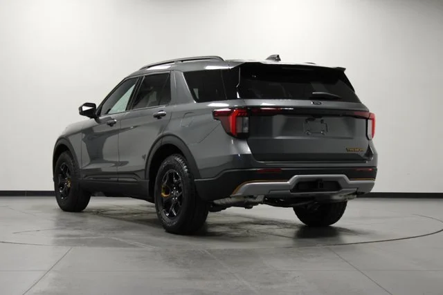 New 2026 Carbonized Gray Metallic Ford Tremor® image 30