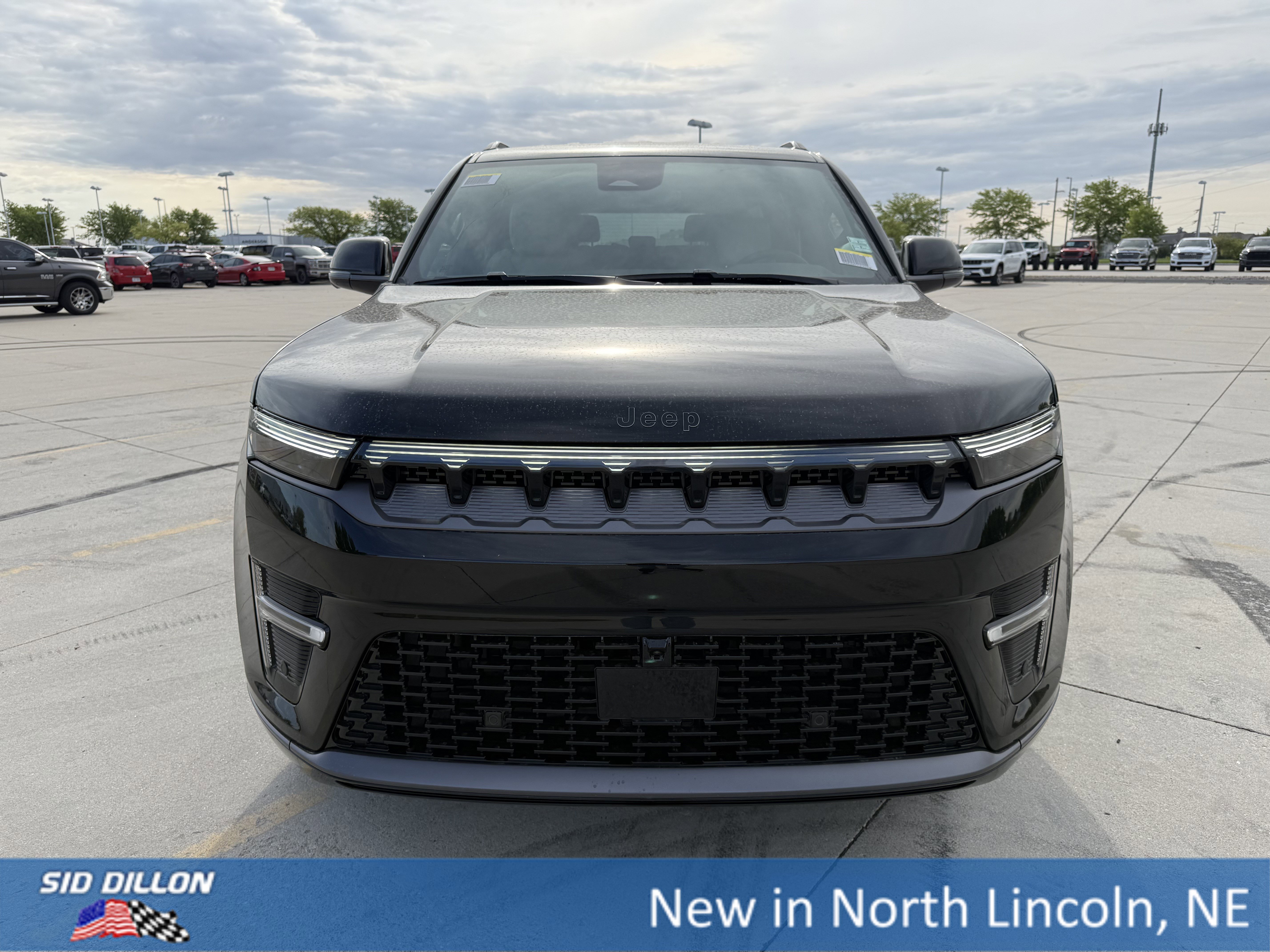 New 2026 High Gloss Black Exterior Paint Jeep Limited Altitude image 3