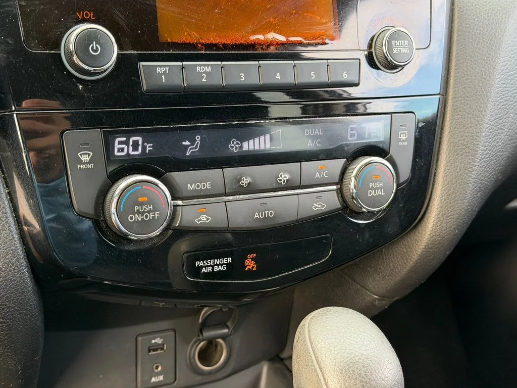 Used 2014 Silver Nissan SV image 20
