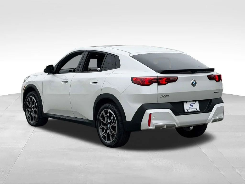 Used 2026 White BMW xDrive28i image 7