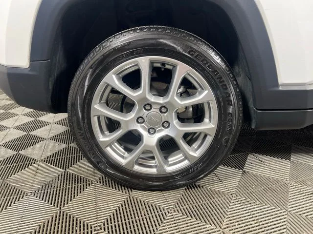 Certified Used 2022 White Jeep Latitude Lux image 13