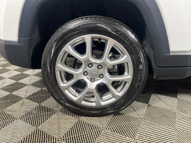 Certified Used 2022 White Jeep Latitude Lux image 13
