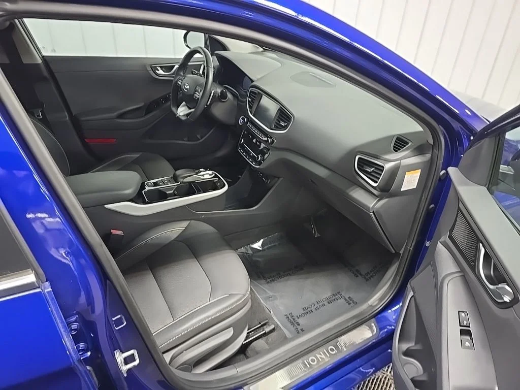 Used 2019 Intense Blue Hyundai Limited image 16