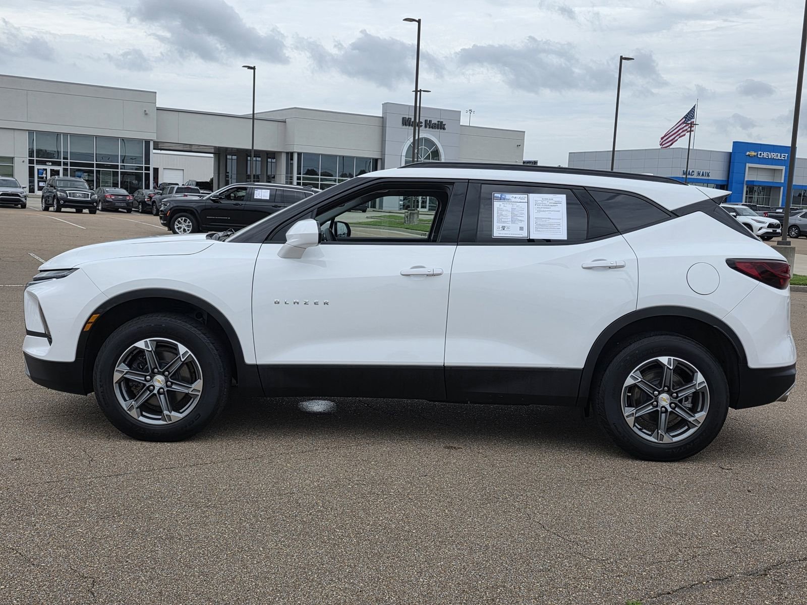 Used 2024 Summit White Chevrolet 2LT image 8