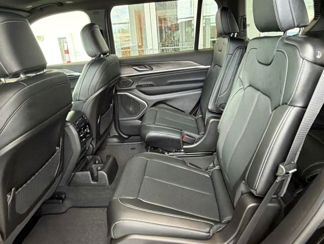 New 2026 Diamond Black Crystal Pearl-Coat Exterior Paint Jeep Limited image 19