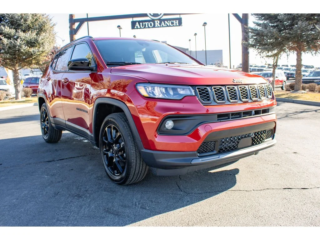 New 2026 Red Hot Pearlcoat Jeep Latitude Altitude image 2