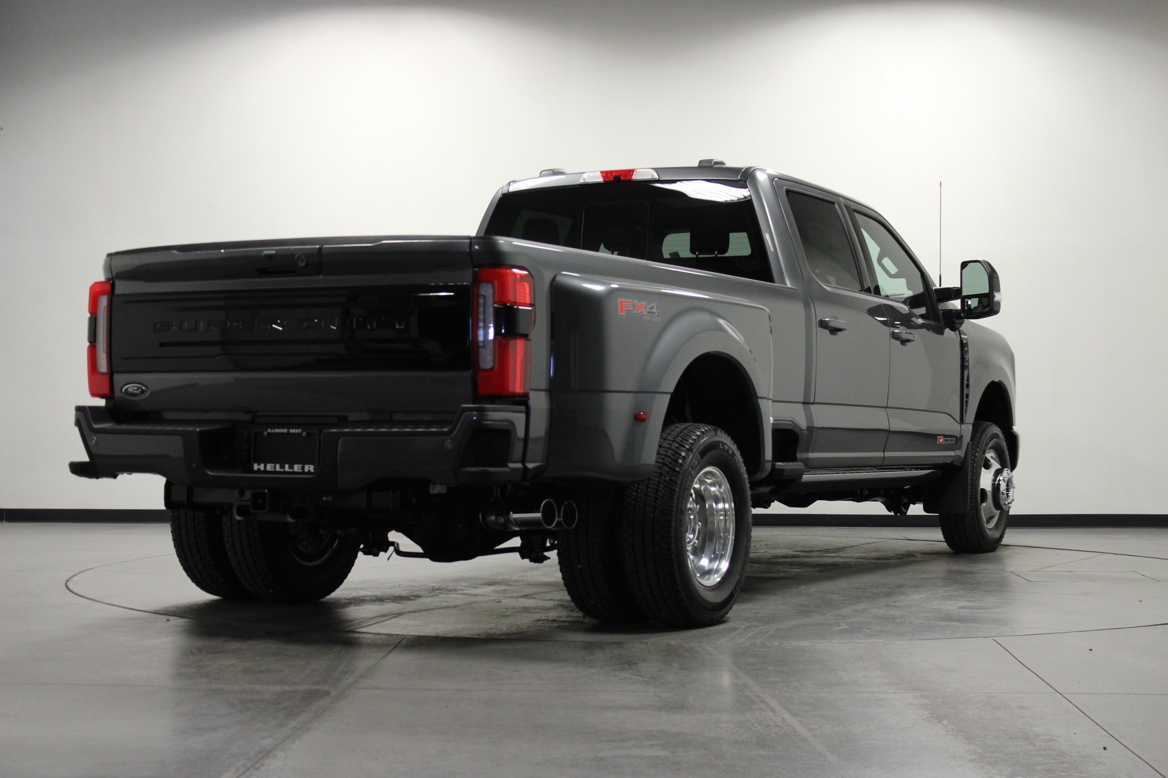 New 2026 Carbonized Gray Metallic Ford Platinum image 4