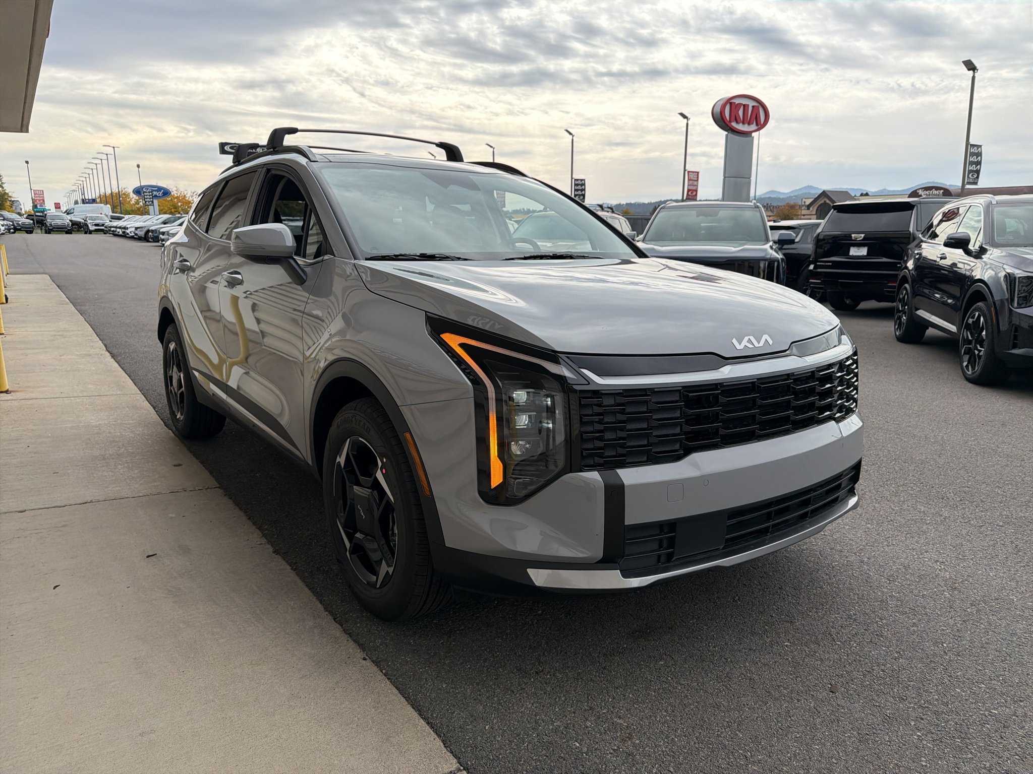New 2027 Wolf Gray Kia EX image 3