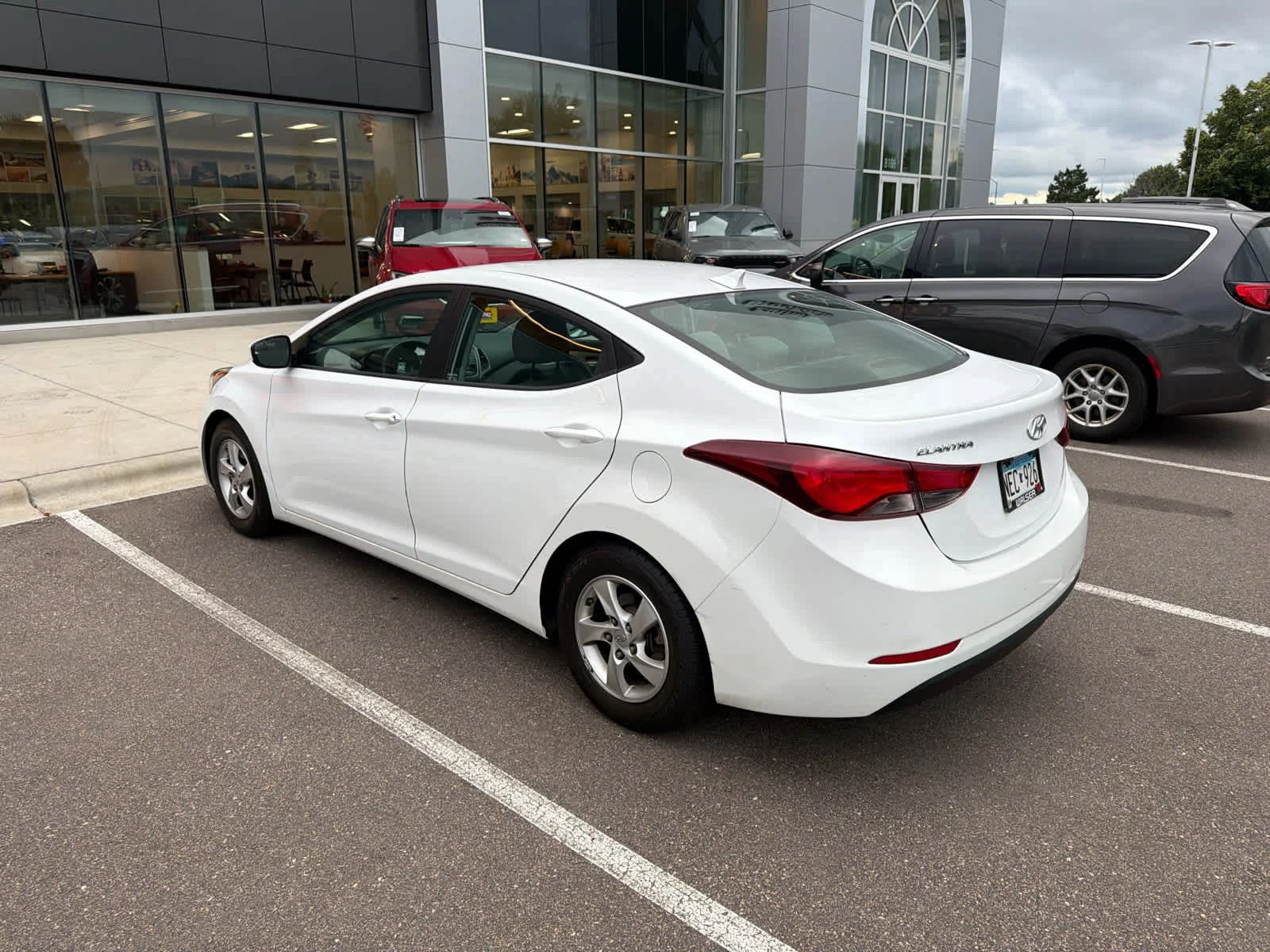 Used 2015 Quartz White Pearl Hyundai SE image 5