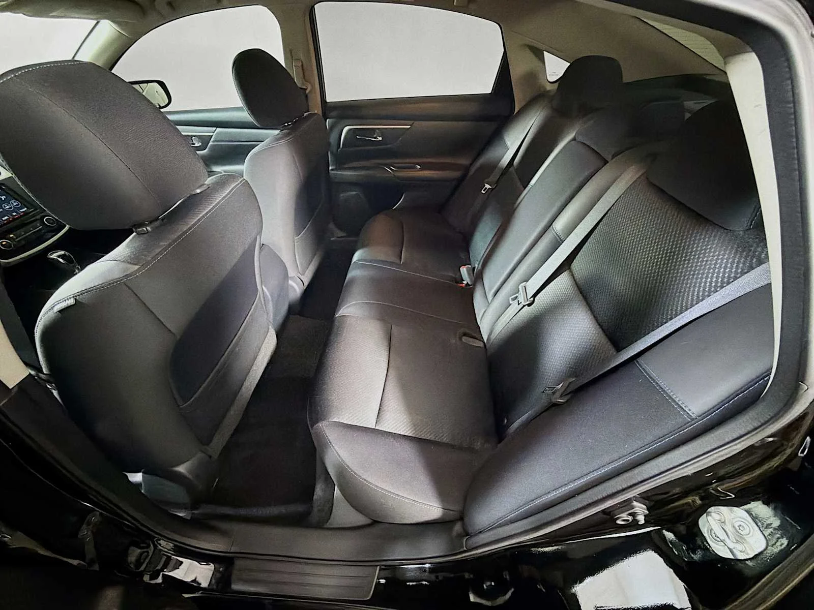 Used 2018 Super Black Nissan 2.5 SR image 21