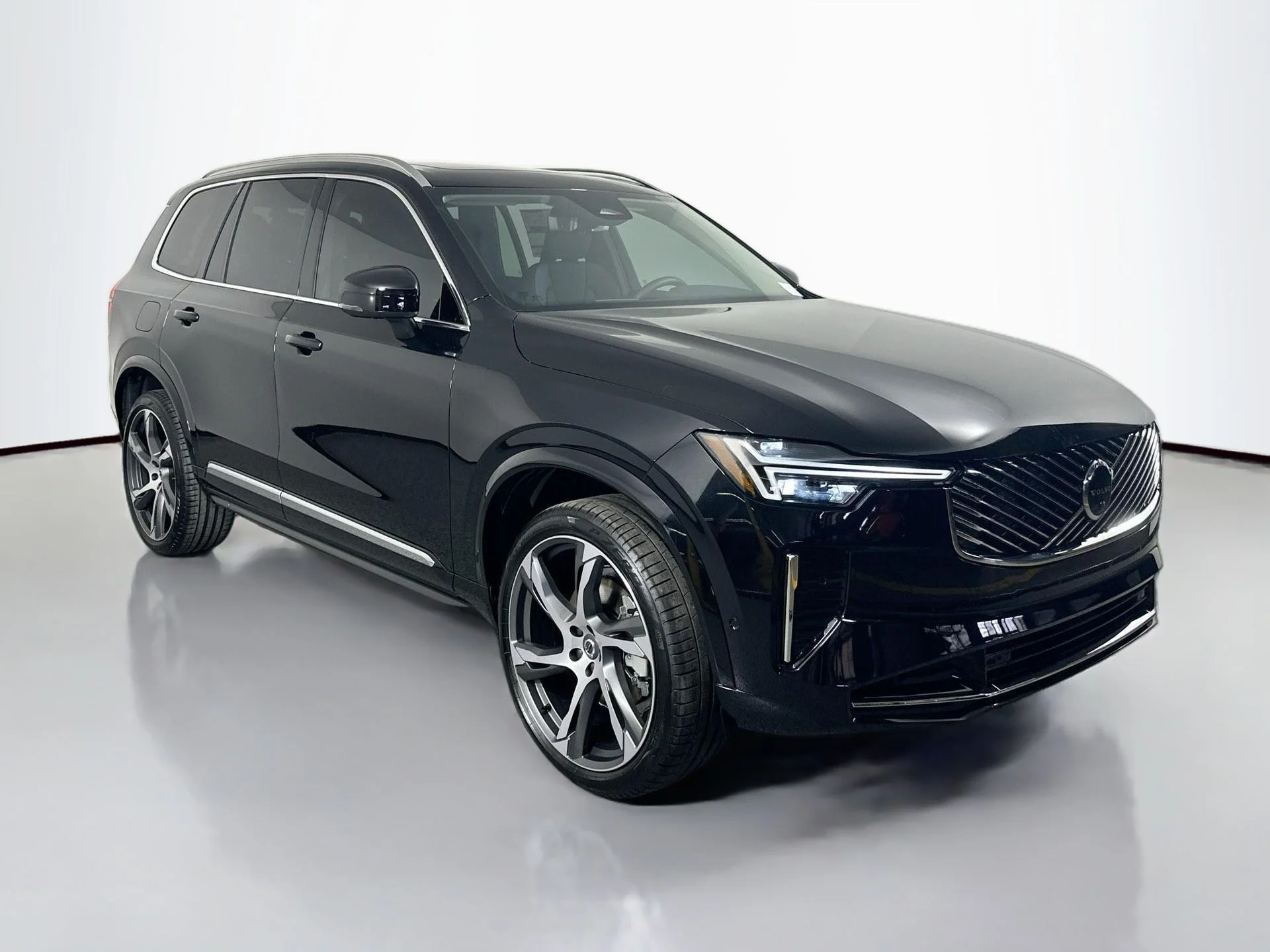 2026 Volvo XC90 Plus - Photo 3