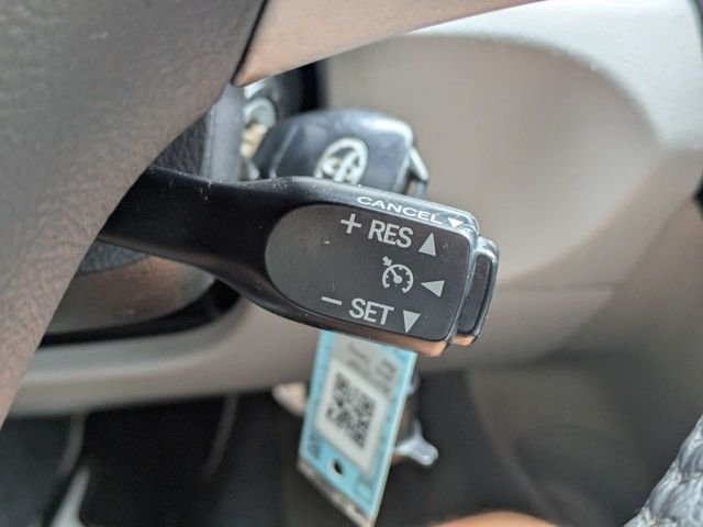 Used 2010  Toyota LE image 23
