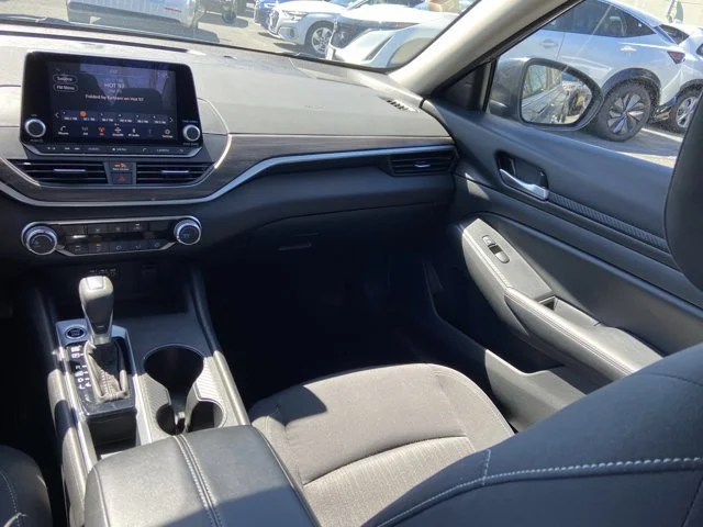 2025 Nissan Altima SV - Photo 15