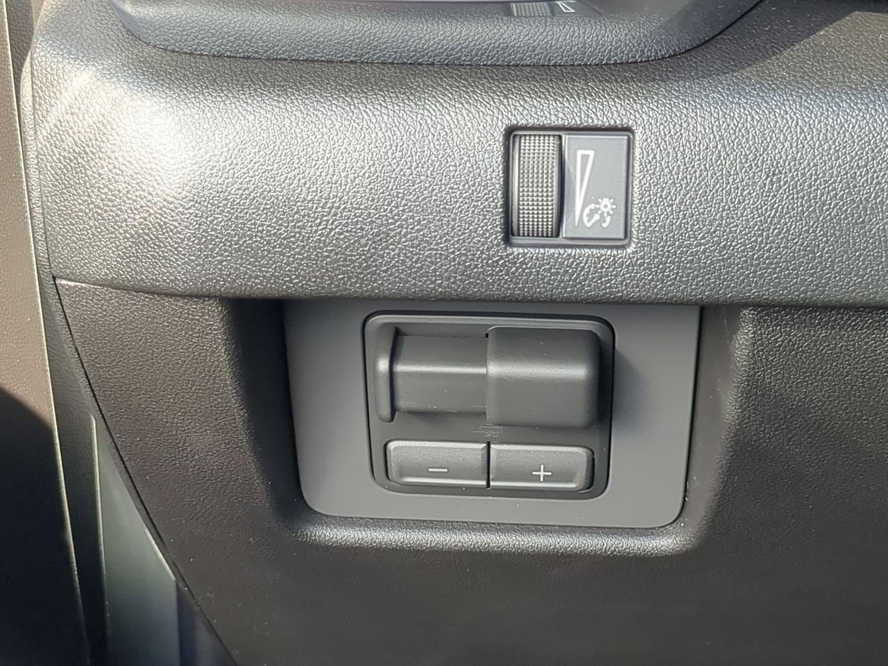 New 2026 Sterling Metallic GMC Elevation image 18