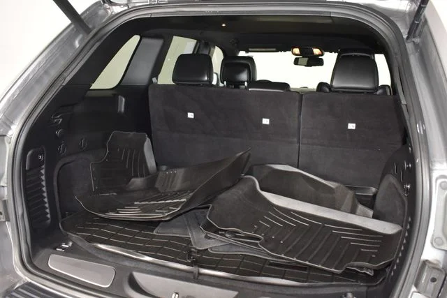 Used 2016 Silver Jeep Limited image 21