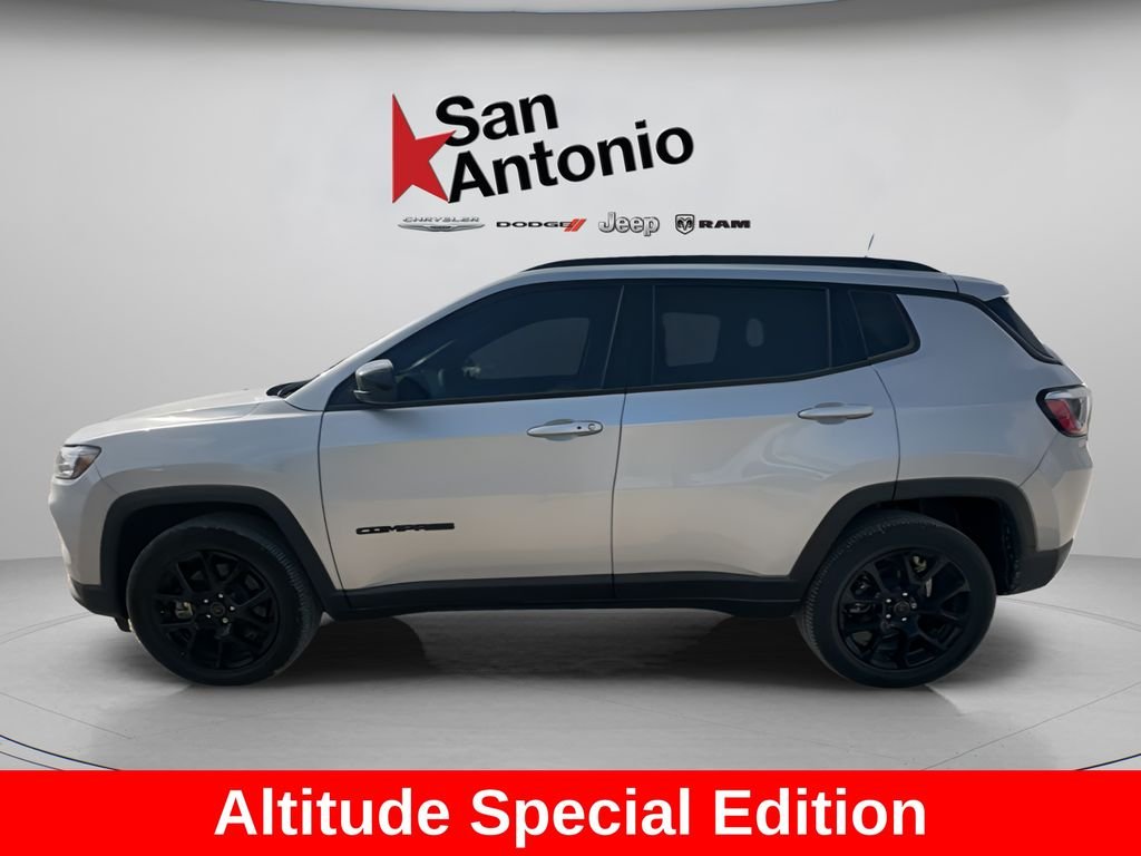 New 2026 Silver Zynith Metallic Clear-Coat Exterior Paint Jeep Latitude image 9