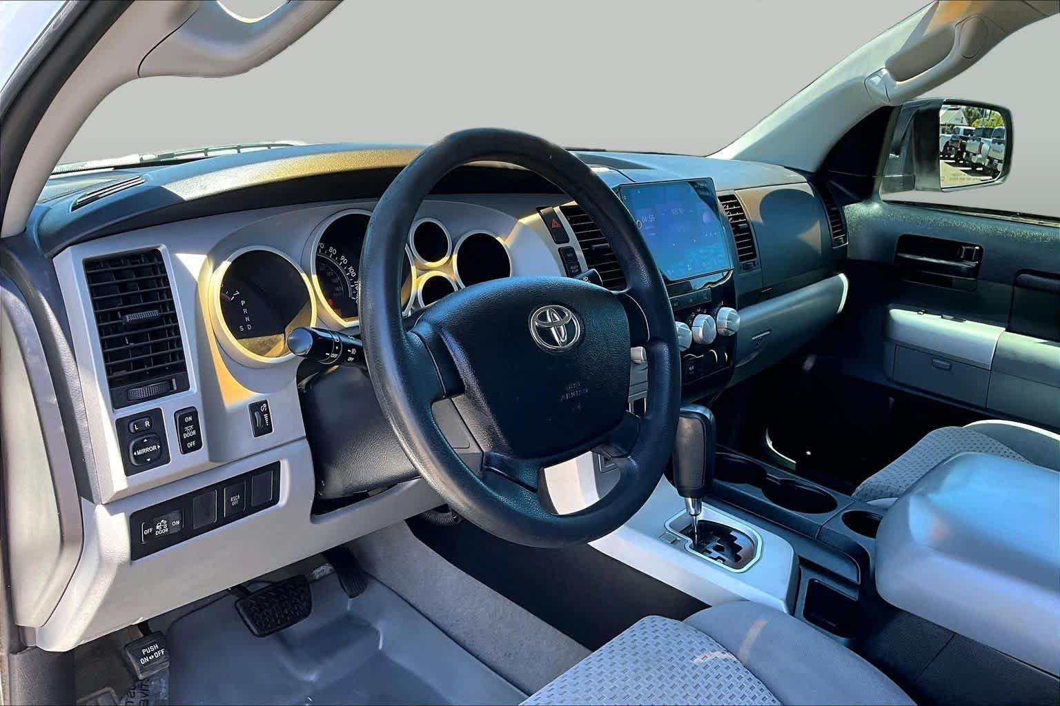 Used 2007 Super White Toyota SR5 image 17