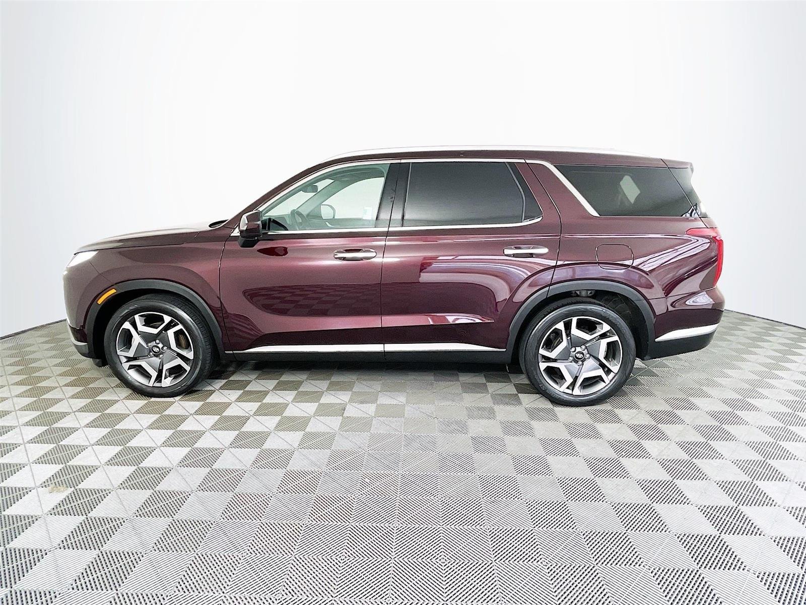 Used 2023 Sierra Burgundy Hyundai Limited image 4