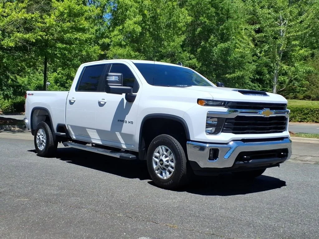 2025 Chevrolet Silverado HD LT 4WD Crew Cab Standard Box's photo