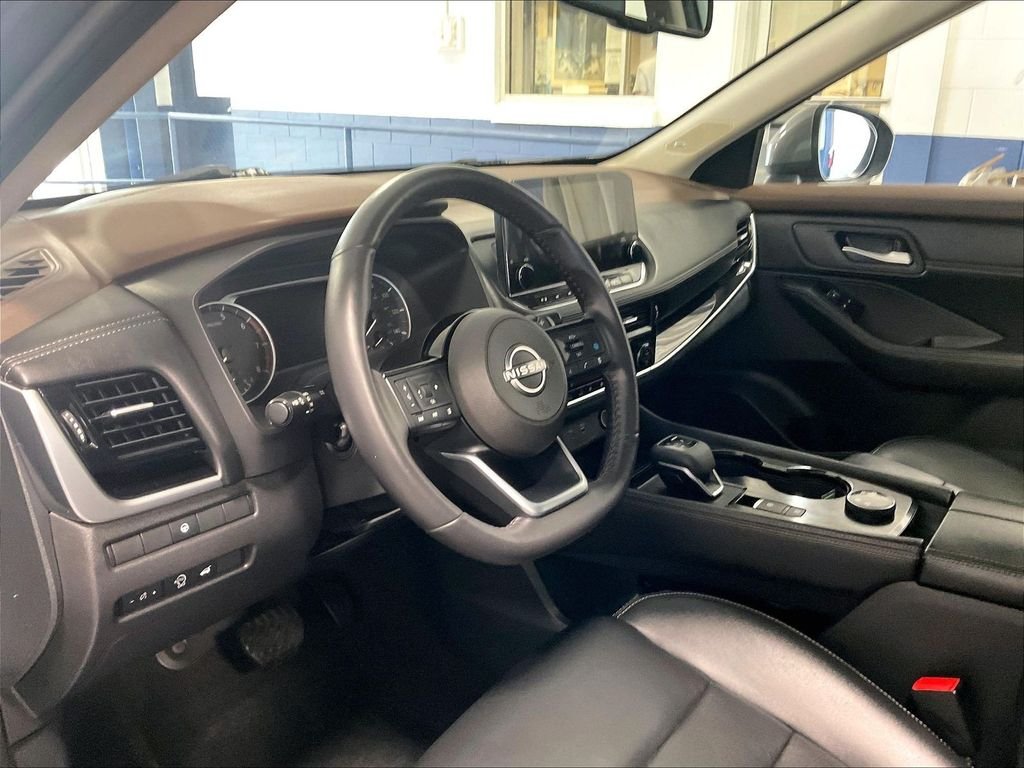 Used 2023 Gray Nissan SL image 7