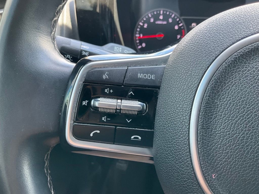 Used 2021 Crystal Beige Kia S image 4