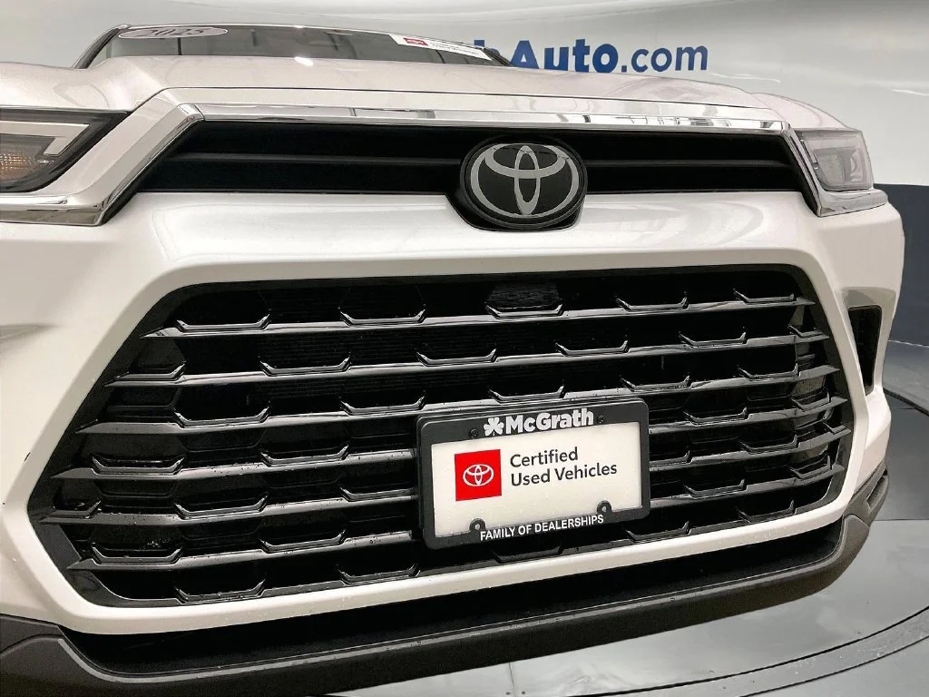 Used 2025 Beige Toyota XLE image 33
