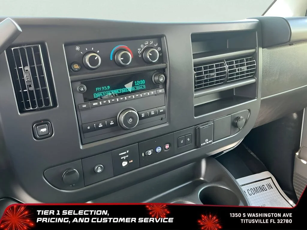 Used 2025 Summit White Chevrolet 1LT image 32
